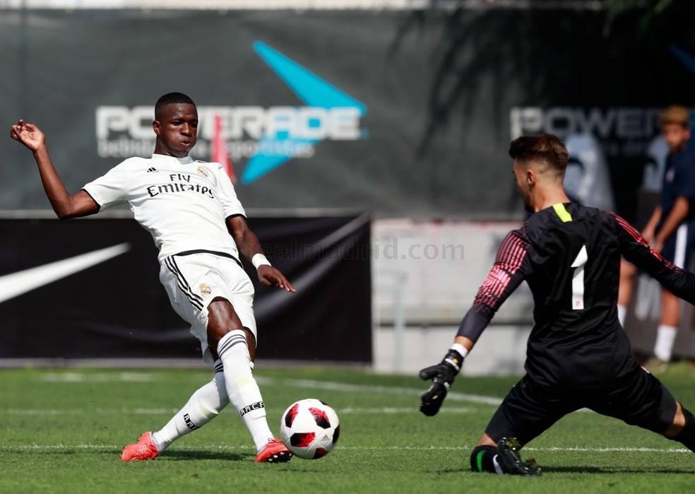 Vinicius marcou os dois gols do Real Madrid Castilla (Foto: DivulgaÃ§Ã£o/Real Madrid Castilla)