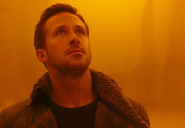 O personagem K, interpretado por Ryan Gosling, em Blade Runner 2049: em busca de uma alma (Foto: Divulgação)
