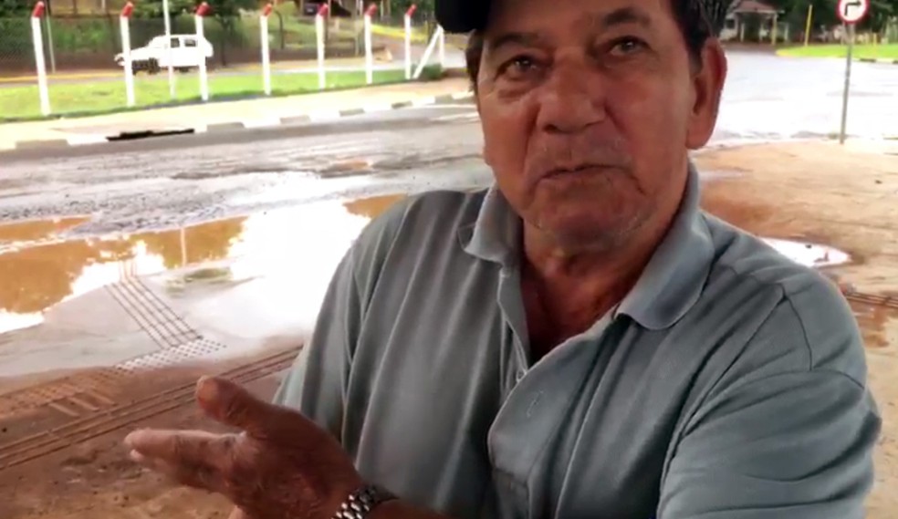 Francisco Roberto da Silva, de 74 anos, aposentado (Foto: Valmir Custódio/G1)