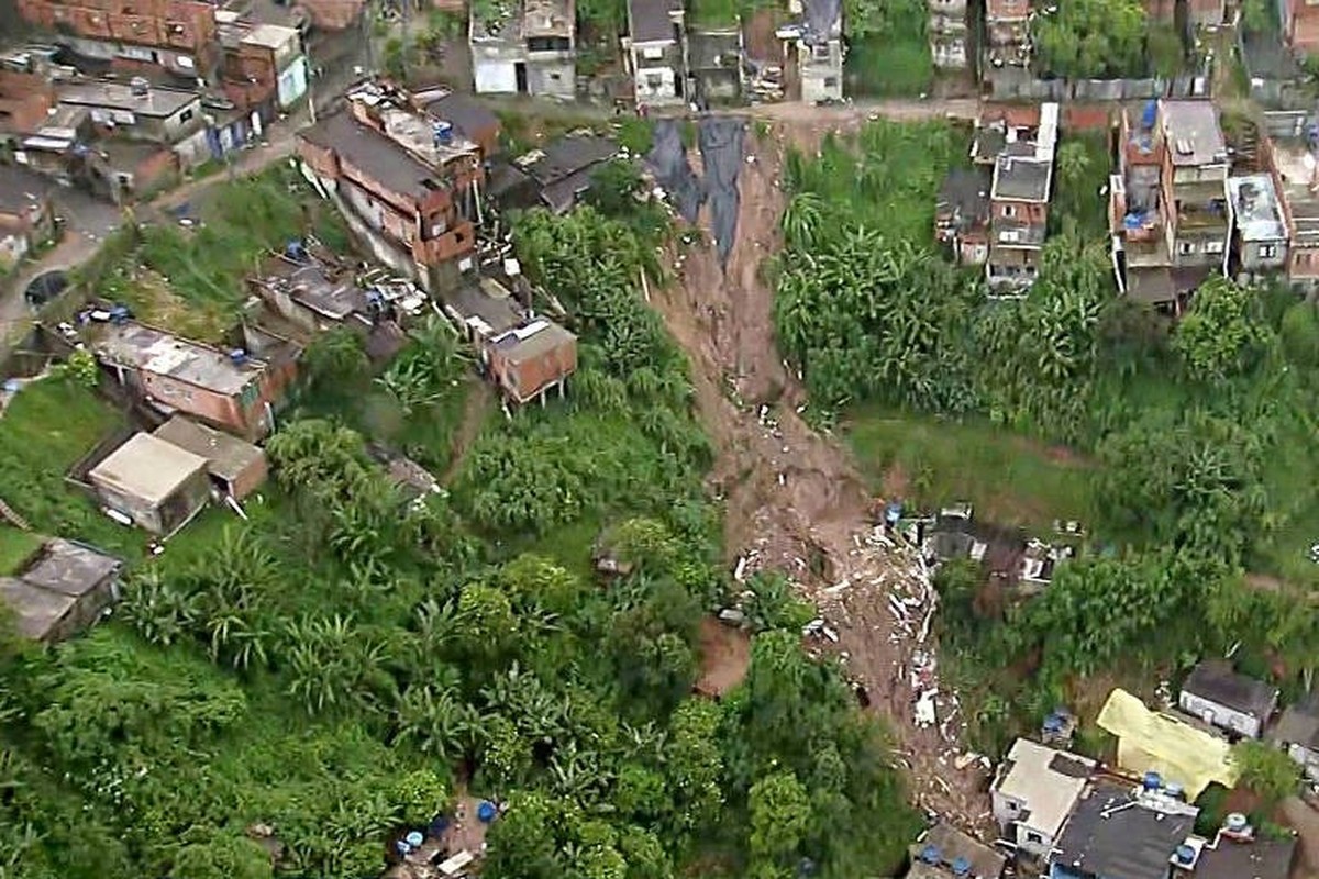 Deslizamento De Terra Em Mauá Deixa Um Morto E Três Feridos 