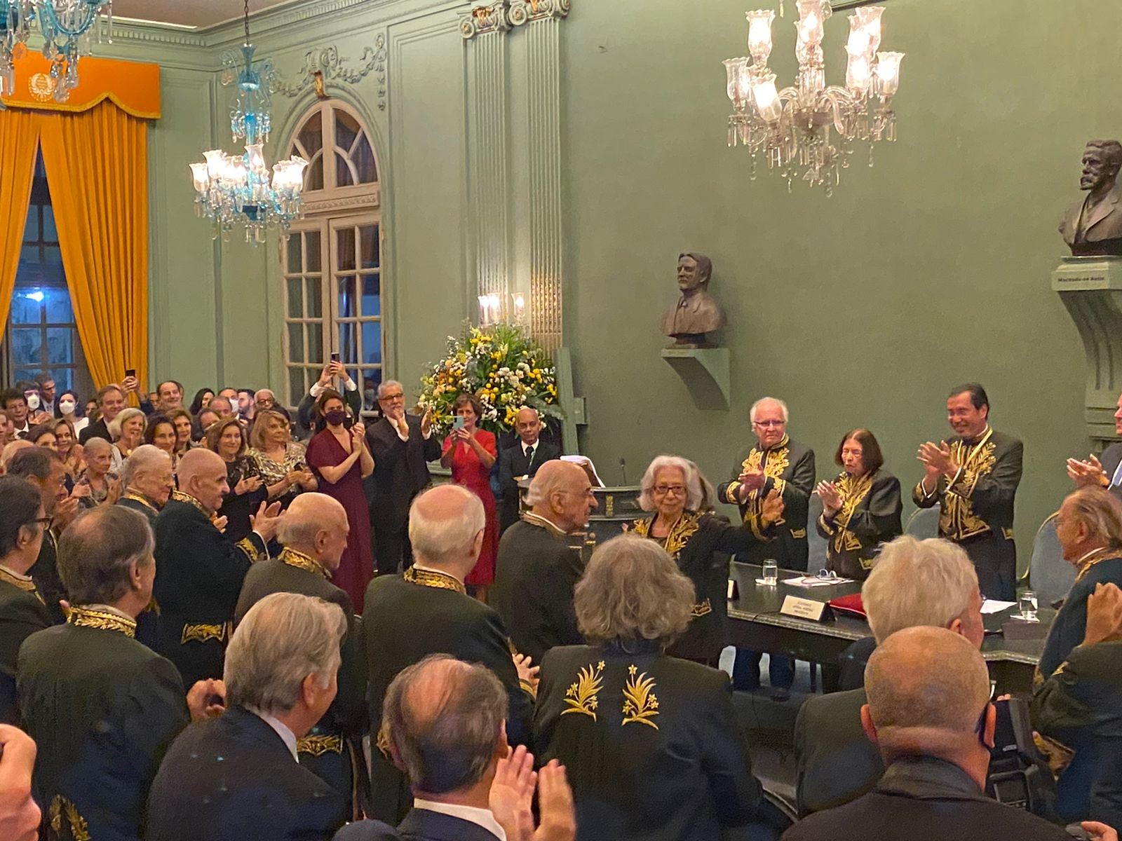 Fernanda Montenegro é empossada como 'imortal' da Academia Brasileira de Letras