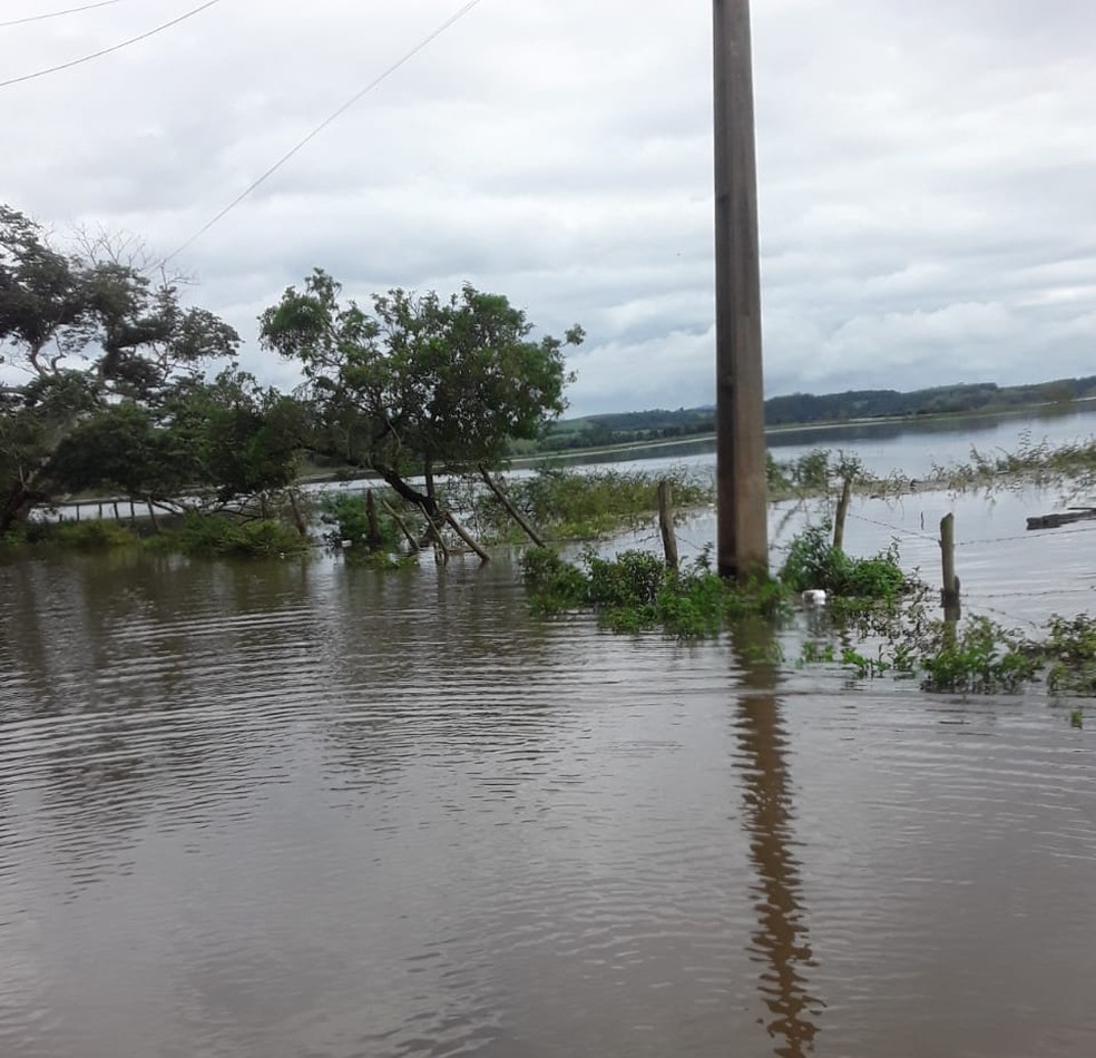 Chuvas dos últimos dias mantém regiões do Imbé, em Campos, RJ, alagadas — Foto: Josivaldo Queiroz