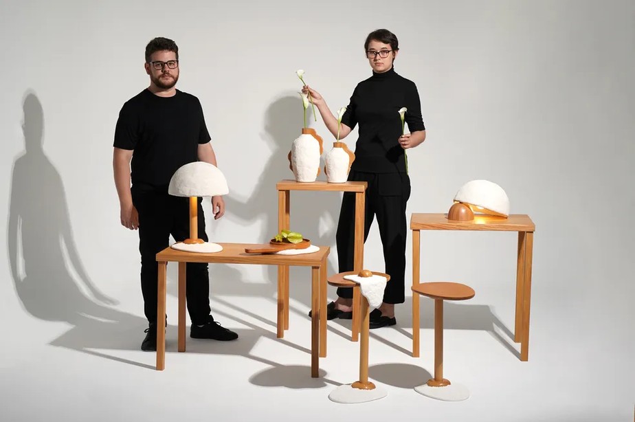 Estúdio de design brasileiro cria peças artesanais com madeira e casca de ovo