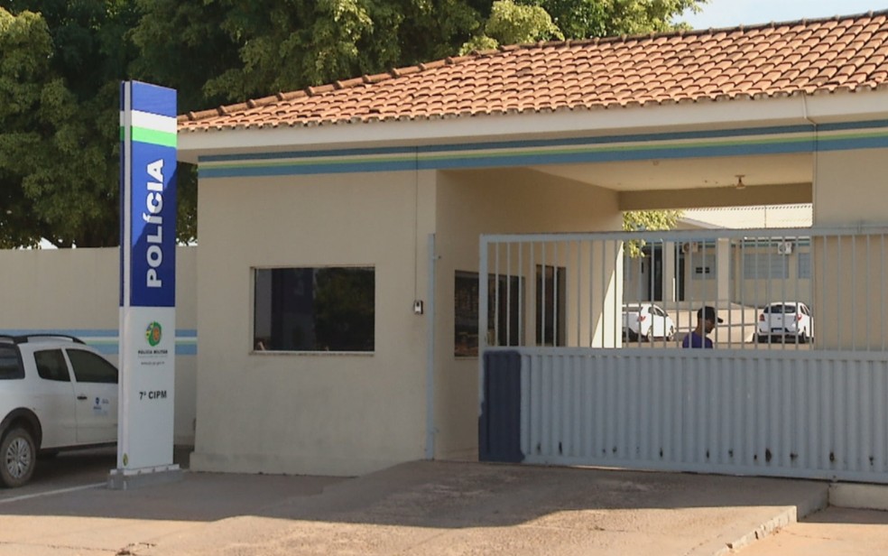 Mulher denuncia que foi estuprada por policial militar em Mineiros — Foto: Reprodução/TV Anhanguera