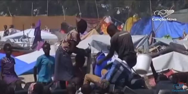 Refugiados no Sudão do Sul  (Foto: Reprodução/Youtube Canção Nova)