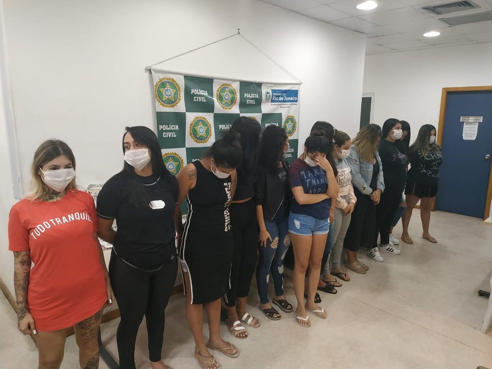 Polícia Civil prende mulheres apontadas como integrantes de organização criminosa especializada em golpes por meio eletrônico — Foto: Divulgação/Polícia Civil 