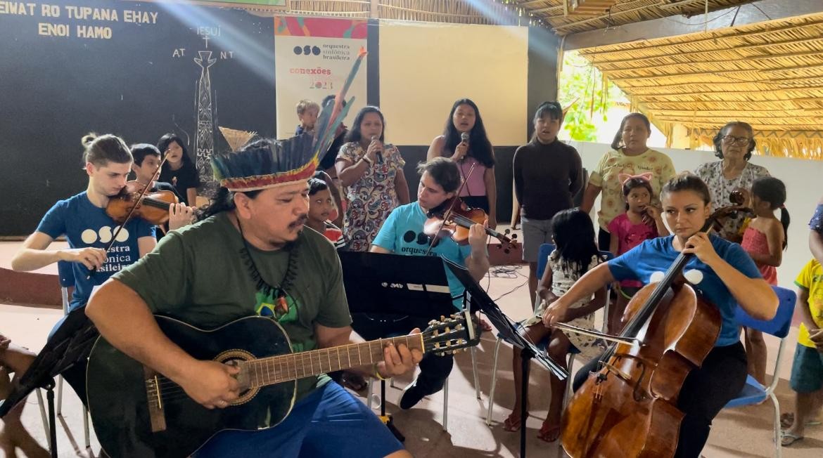 Orquestra Sinfônica Brasileira faz apresentação em aldeia indígena de Manaus