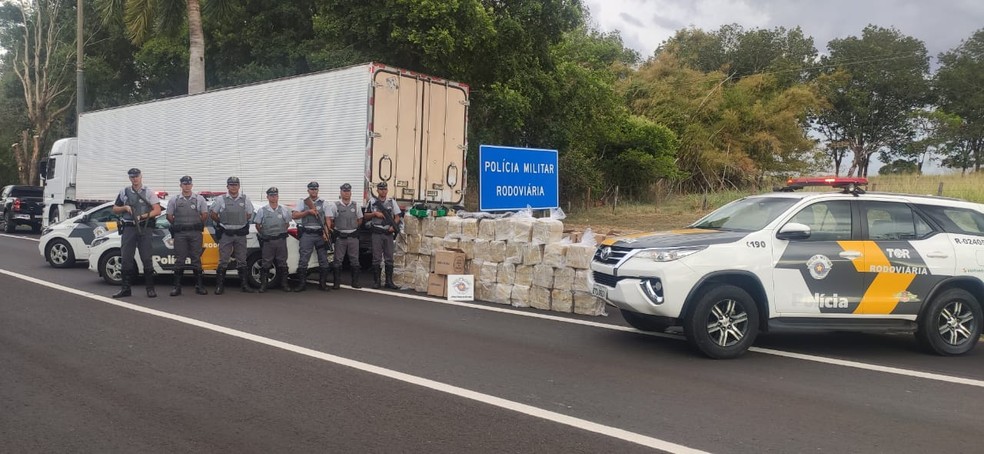 Droga foi apreendida na Rodovia Marechal Rondon, em Andradina — Foto: Polícia Rodoviária Estadual/Divulgação