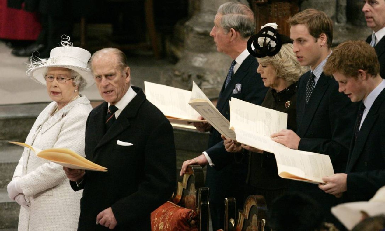 Rainha Elizabeth II e príncipe Philip completaram bodas de diamante em 2007 – 60 anos de casados — Foto: Arquivo