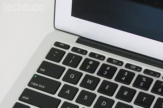 Veja se o Mac emite sons ou se o teclado acende (Foto: Paulo Alves/TechTudo )