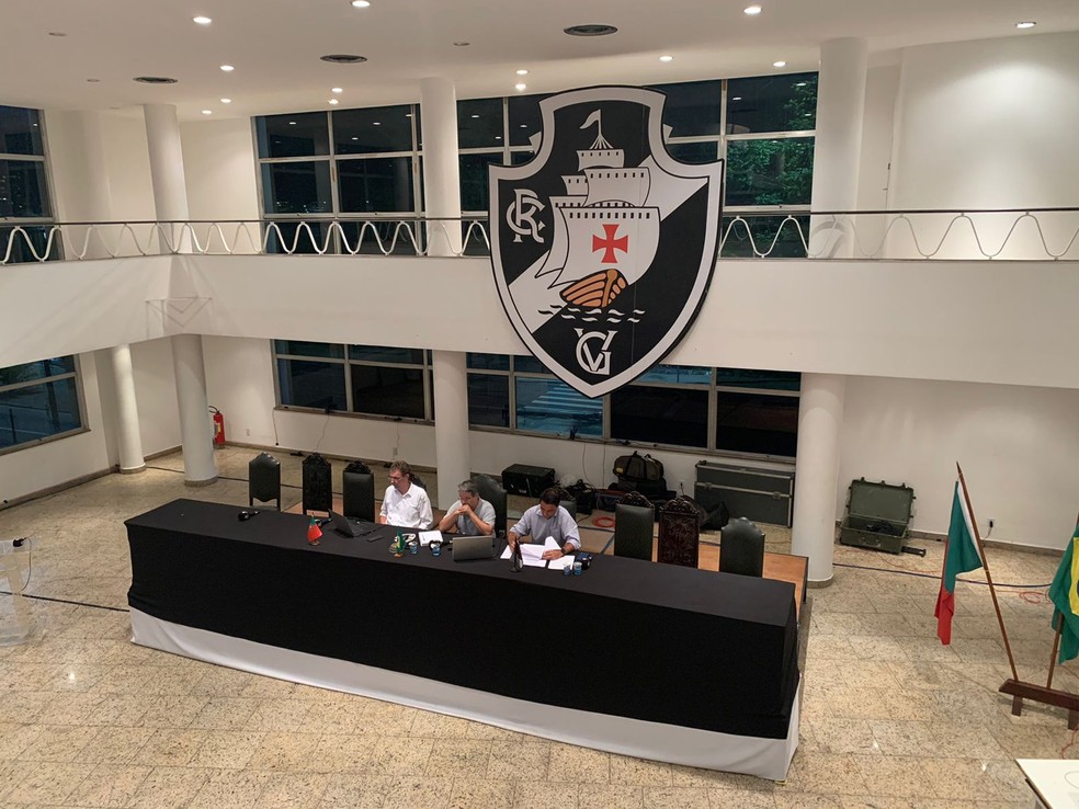 Mesa do Conselho Deliberativo do Vasco — Foto: Tébaro Schmidt