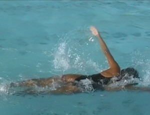 Katriny sonha em conquistar as piscinas e representar o Brasil (Foto: Tv Cacoal/Reprodução)