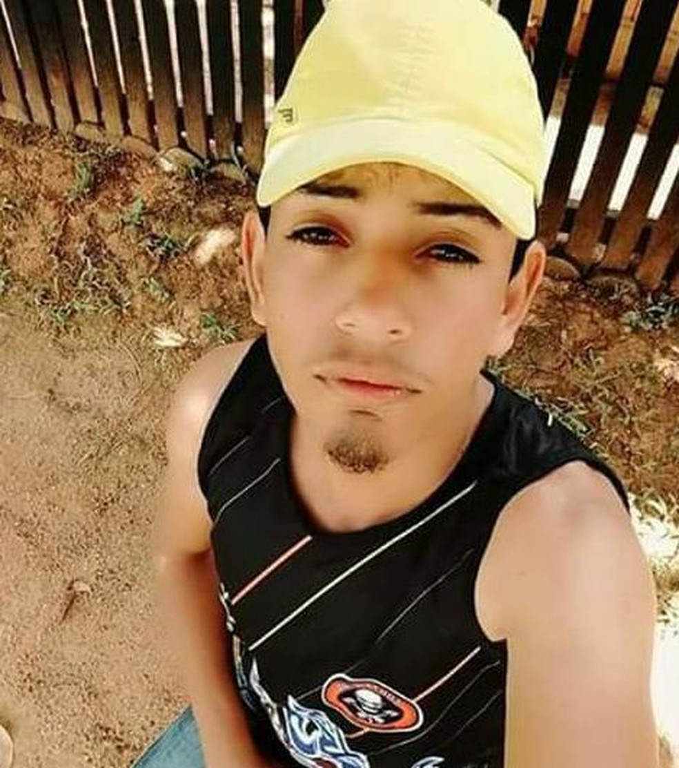 Wesley Marinho de Oliveira, de 18 anos, foi morto com tiro na cabeça em Cruzeiro do Sul (Foto: Arquivo pessoal )