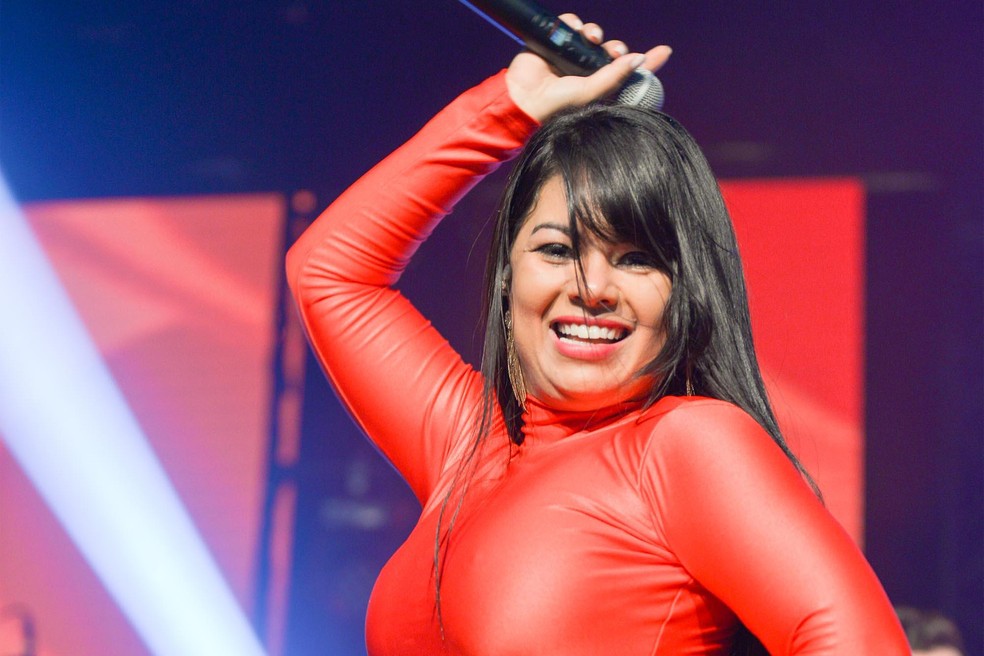 Paulinha Abelha comanda show do Calcinha Preta — Foto: Gustavo Fadel/Futura Press/Estadão Conteúdo