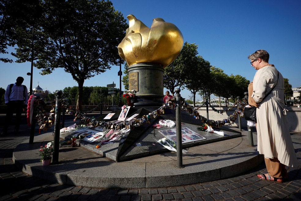 Homenagens aos 25 anos da morte da princesa Diana — Foto: Sarah Meyssonnier/REUTERS