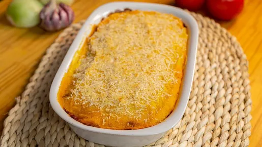 Veja como fazer polenta recheada com linguiça calabresa e queijo