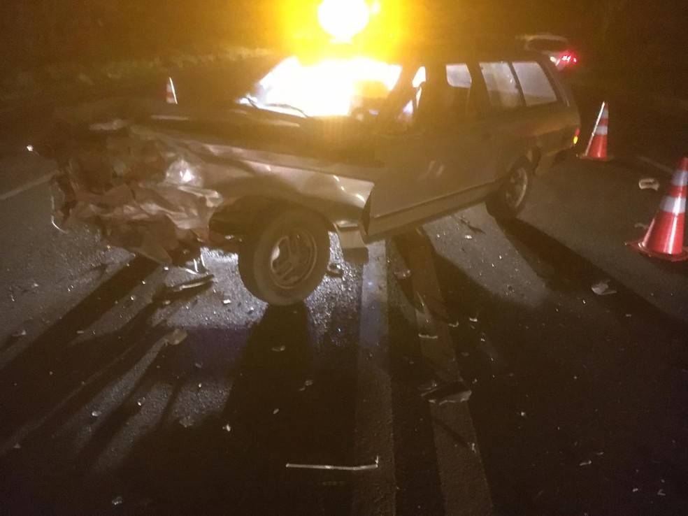 Acidente foi na noite de sábado em Quintana e o motorista que causou a batida fugiu  — Foto: Arquivo pessoal 