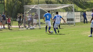 Tradicional rachão marca última atividade do Cruzeiro, em Atibaia