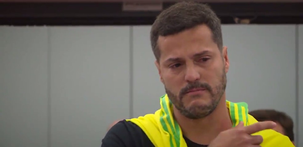 Julio César chorou ao se despedir do Benfica (Foto: Reprodução de vídeo)