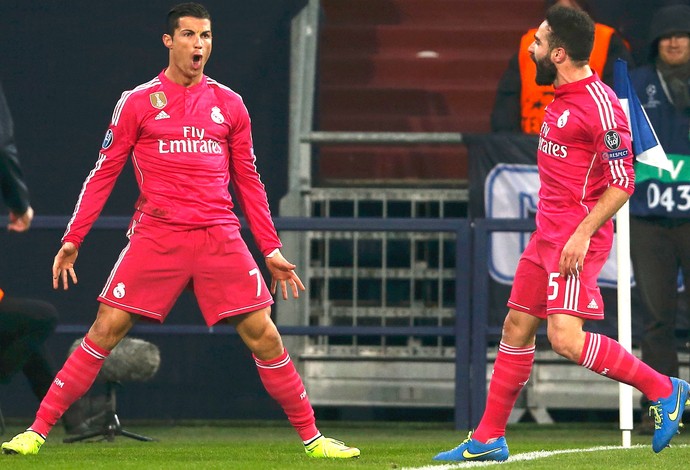 Cristiano Ronaldo comemora gol do Real Madrid contra o Schalke (Foto: Agência Reutes)