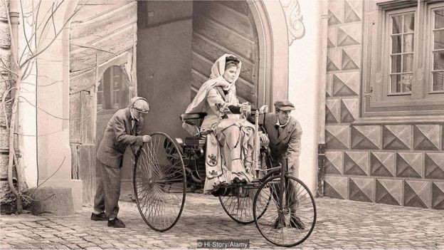 O percurso de 194 km de Bertha deu início à era do automóvel (Foto: HI-STORY/ALAMY via BBC News) O percurso de 194 km de Bertha deu início à era do automóvel (Foto: Hi-Story/Alamy via BBC News)