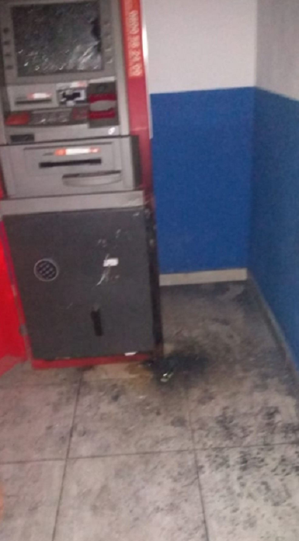 Caixa eletrônico fica dentro da prefeitura de Quixelô sofreu tentativa de arrombamento — Foto: Polícia Militar