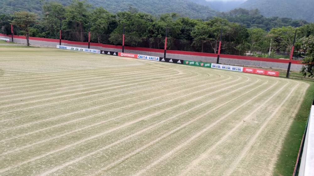 Fla aproveita fim de temporada para trocar tapete na Ilha e no Ninho do Urubu