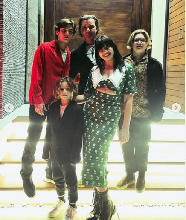 O músico Gavin Rossdale com seus quatro filhos (Foto: Instagram)