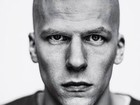 Site mostra Jesse Eisenberg careca, caracterizado como Lex Luthor