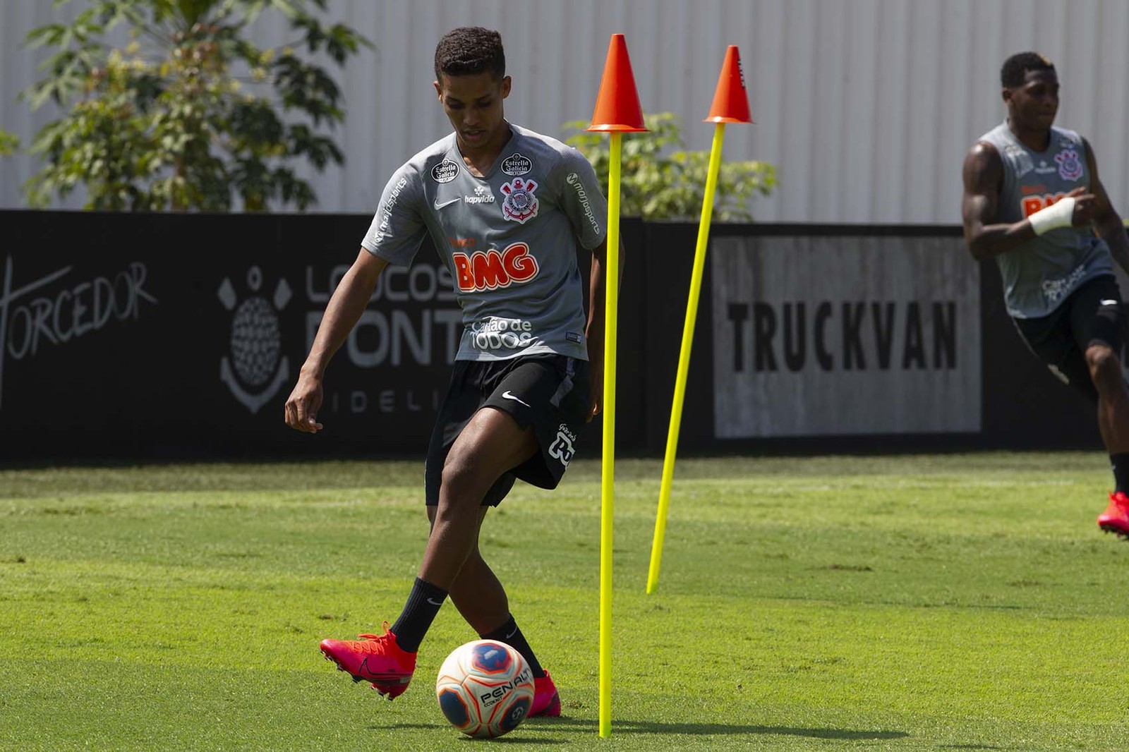 Escalação do Corinthians: Pedrinho faz treino físico no CT; Ramiro segue separado do grupo