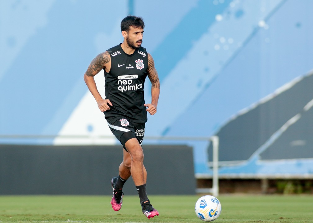 Com saída de Camacho, Corinthians abre espaço em 