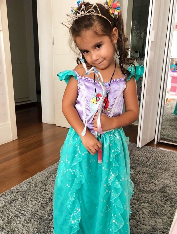 Maria Flor como princesa Ariel, de Pequena Sereia (Foto: Reprodução/Instagram)