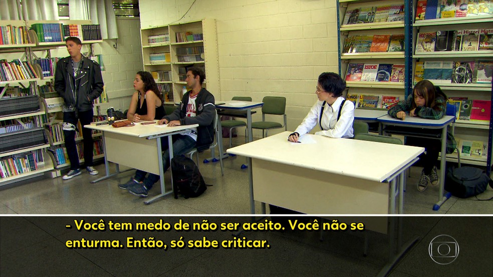 Alunos fazem teatro para combater bullying em escola do Jardim Ângela — Foto: TV Globo/Reprodução