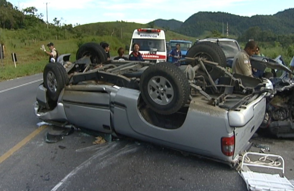 No dia 20 de abril de 2008, o empresário Wagner José Dondoni dirigia embriagado na BR-101 quando bateu de frente no carro da família — Foto: Reprodução/TV Gazeta