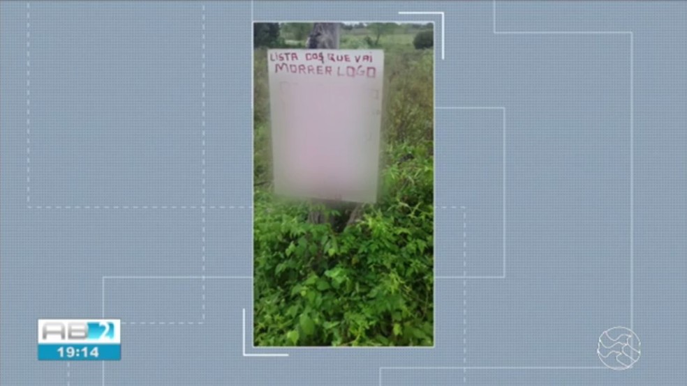 Placa mostra ameaças de morte aos índios Pankararu, em Jatobá — Foto: TV Asa Branca/Reprodução