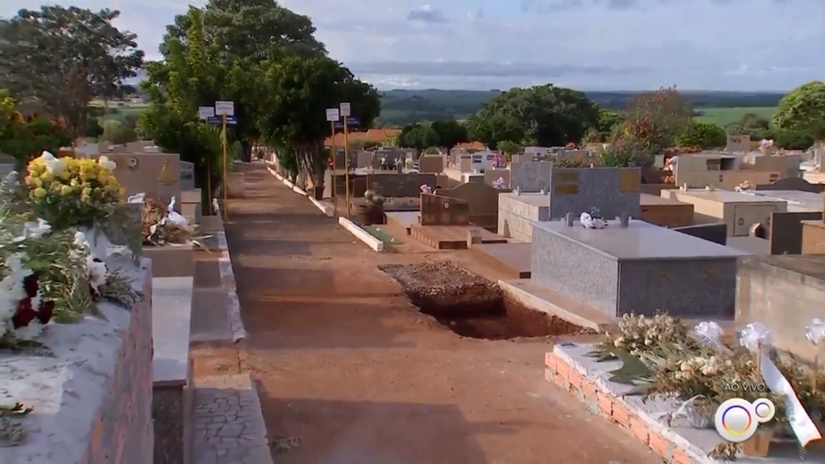 Prefeitura de Santa Cruz do Rio Pardo amplia capacidade do cemitério devido as mortes por Covid