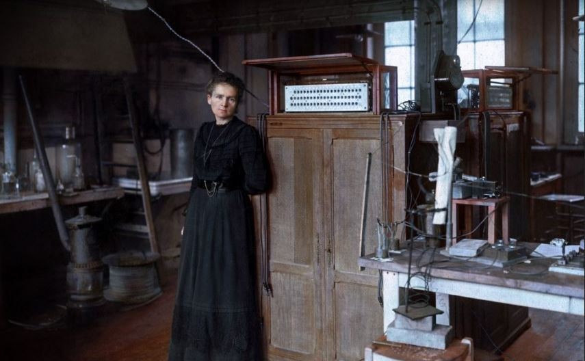 A cientista Marie Curie se tornou a primeira mulher a ganhar o Prêmio Nobel e a primeira pessoa a ganhá-lo duas vezes.  Os esforços de Marie levaram à descoberta dos elementos polônio e rádio, além do desenvolvimento do raio-x (Foto: Reprodução/marinamaral)