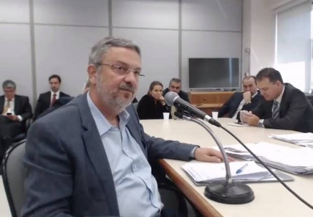 O ex-ministro Antonio Palocci presta depoimento ao juiz Sérgio Moro no âmbito da Lava Jato (Foto: Reprodução/TV Globo)