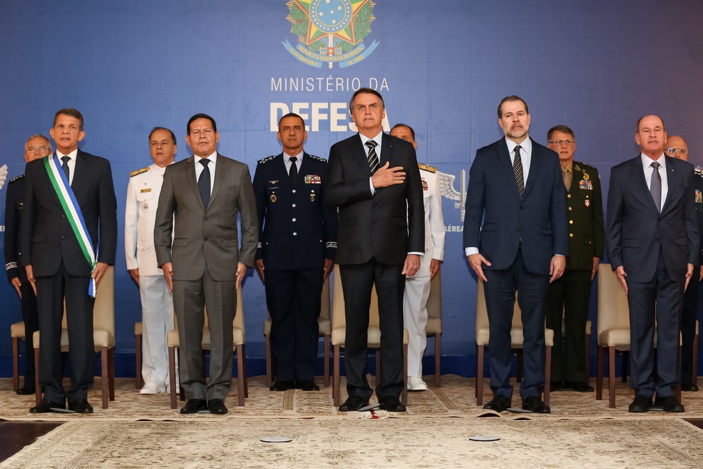 O presidente da República, Jair Bolsonaro, durante a cerimônia de transmissão de cargo do Ministério da Defesa — Foto: Marcos Corrêa/Presidência da República