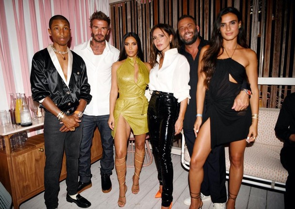 Pharrel, David Beckham, Kim Kardashian, Victoria Beckham, David e Isabela Grutman (Foto: Reprodução)