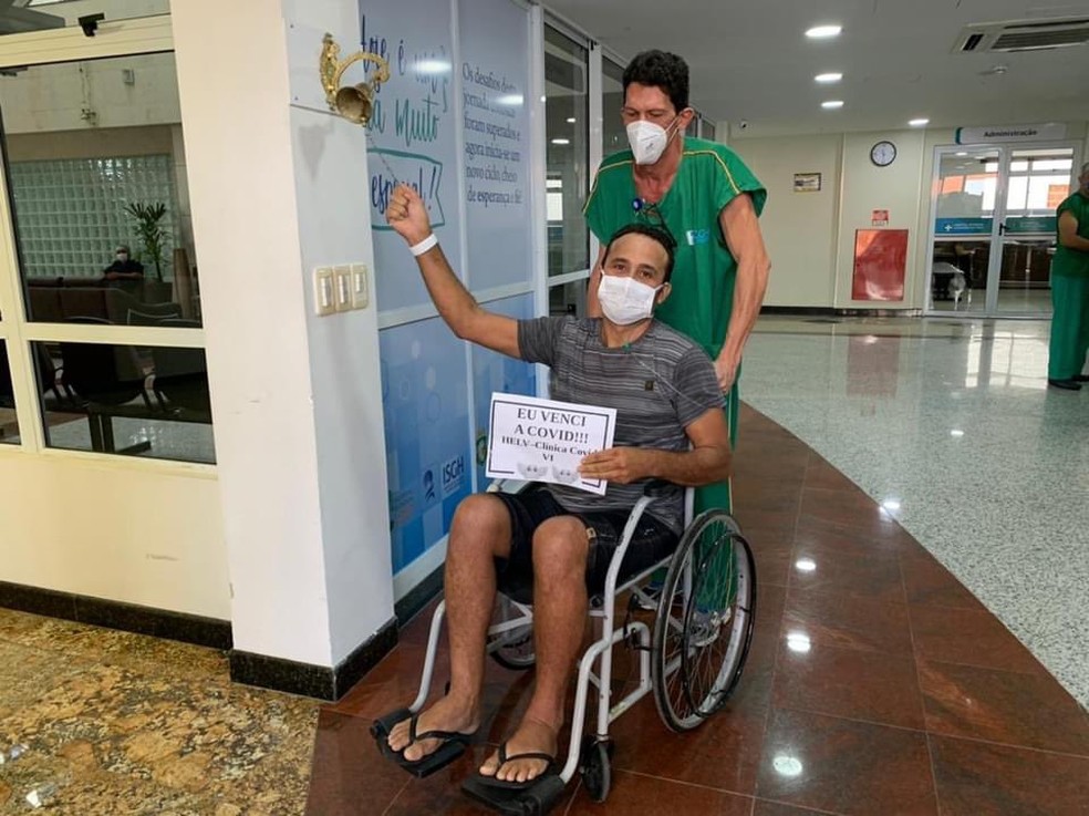 Cícero Soares Ferreira foi o paciente de número 4 mil a receber alta no Hospital Leonardo da Vinci, em Fortaleza — Foto: Divulgação