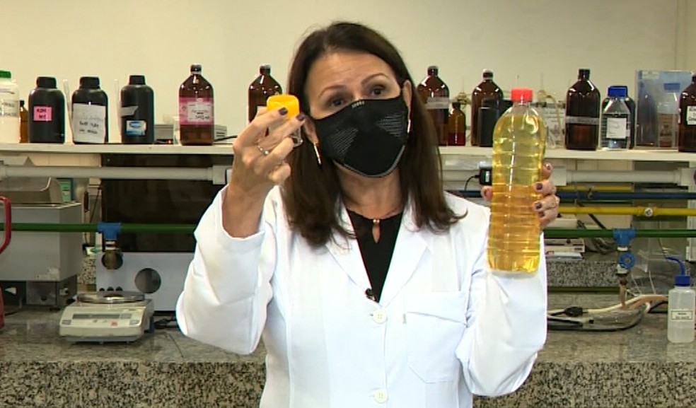 Pesquisadora da Unicamp mostra 'oleogel' produzido a partir do óleo de cozinha — Foto: Reprodução/EPTV