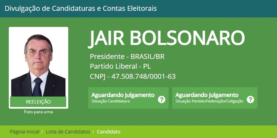 Na foto atual, Bolsonaro aparece com cara de 'poucos amigos'