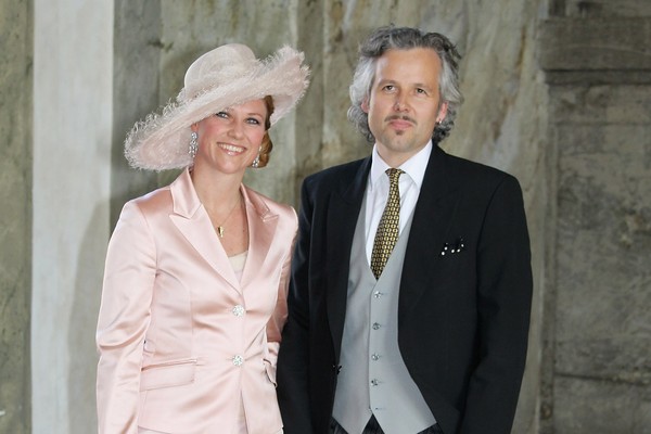 Uma foto mais recente do ex-genro do Rei da Noriega, Ari Bahn, com sua ex-esposa (Foto: Getty Images)