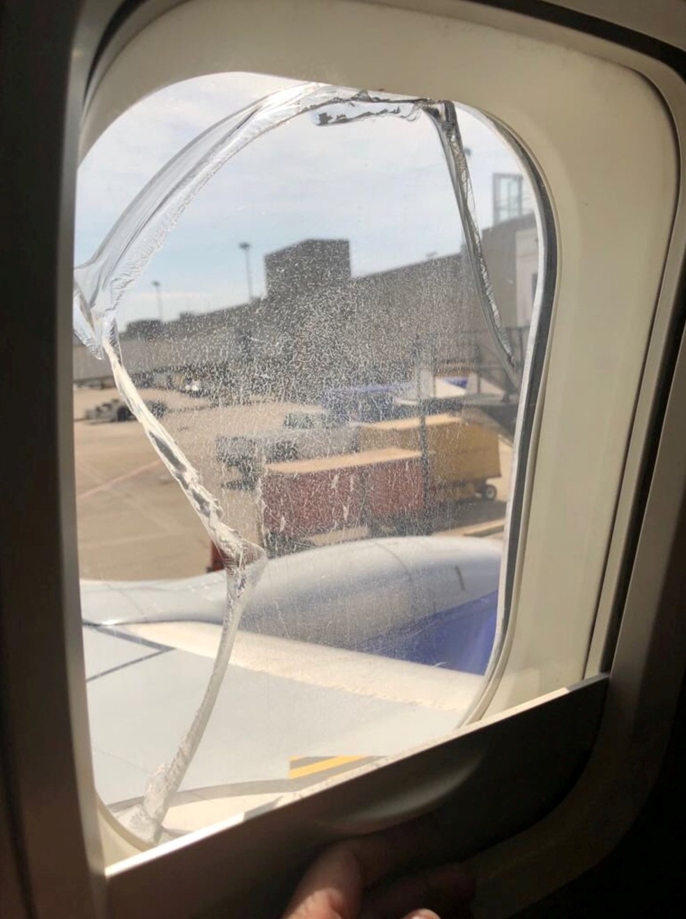 Janela quebrada em voo da Southwest no dia 2 de maio de 2018 (Foto: REUTERS/Social Media )