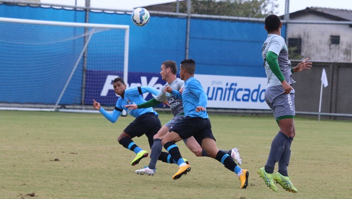 Felipão testa garotos, Grêmio vence jogo-treino e Pedro Rocha se destaca