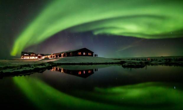Aurora boreal observada no céu da Islândia  (Foto: @kristjanpv / Divulgação / Hotel Rangá)