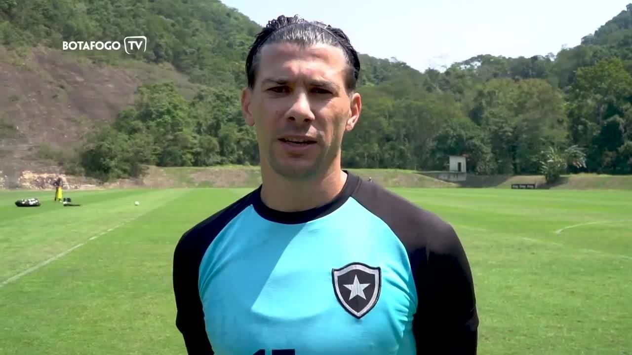 Cuesta promete recuperação do Botafogo após tropeços em casa