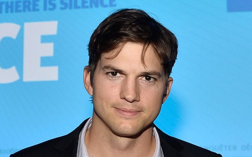 Ashton Kutcher revela que estava bêbado quando disse pela primeira vez 'eu te amo' para Mila Kunis