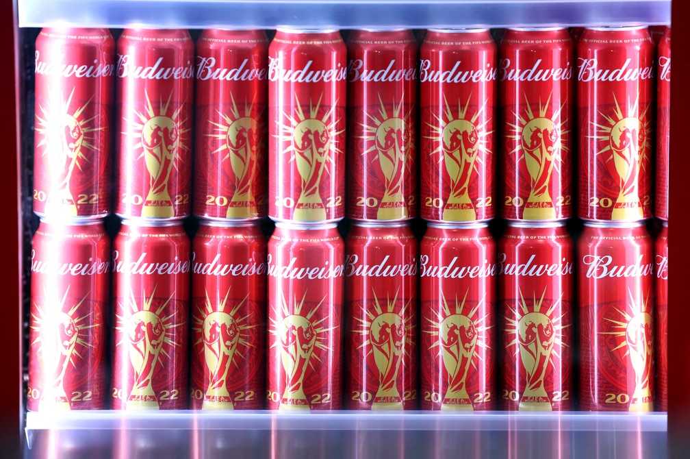 Proibida nos estádios da Copa, cerveja será enviada para país vencedor do campeonato, diz Budweiser